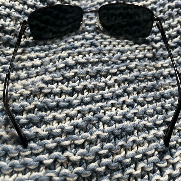 Like new Chesterfield polarized sunglasses - Picture 3 of 7